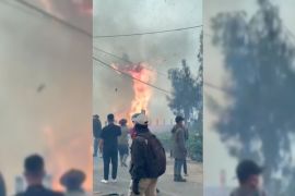 Kebakaran Bromo, petugas gabungan fokus cegah api ke permukiman