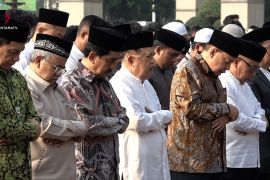 Jusuf Kalla ikut salat istisqa bersama murid Al Azhar Jakarta