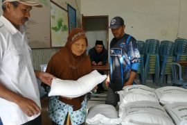 Kemensos salurkan bantuan beras bagi 104.000 warga Temanggung