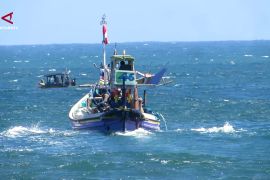BPBD imbau nelayan waspadai gelombang tinggi di laut selatan Jember