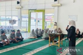 Tim PkM Unbrah gelar pelatihan P3K bagi pendidik SMA PMT Hamka Padang