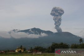 Gunung Marapi Sumbar kembali erupsi Kamis pagi