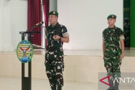 Tiga prajurit Satgas Pamtas terima kenaikan pangkat