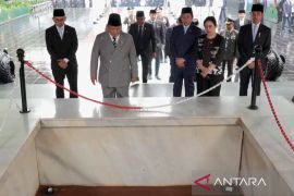 Prabowo pays tribute at Lubang Buaya on Pancasila Day