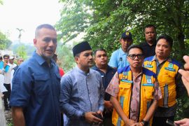 Tinjau tanggul sungai padang, Ijeck bawa komitmen kawal pembangunan Tebing Tinggi lewat APBN