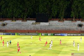 Bermain 10 orang, Persipura kalahkan tuan rumah De Red FC 3-1