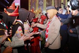 Khofifah minta santri pramuka PPSN ambil peran jaga persatuan-keutuhan