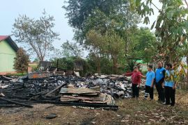 Kebakaran di Singkawang hanguskan tiga ruang kelas dan rumah dinas