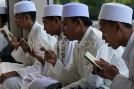 Jejak santri dalam peta bantuan