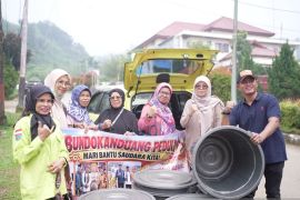 Bundo Kanduang Kabupaten Solok Salurkan Bantuan untuk Meringankan Beban Korban Galodo di Arosuka