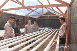 Polresta Sorong hadirkan Program Tokok Sagu dukung ekonomi warga