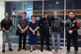 WNA China ditolak masuk Indonesia diduga curi barang penumpang pesawat