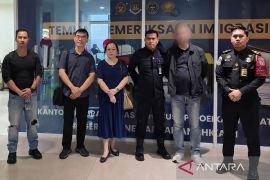 WNA China ditolak masuk Indonesia diduga curi barang di pesawat