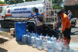 BPBD Ciamis melanjutkan pendistribusian air meski status siaga berakhir