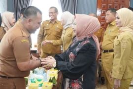 Perkuat peran keluarga Plt. Bupati Langkat Tiorita dukung sekolah lima hari