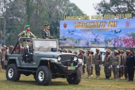 Jembatan, air, dan setetes darah prajurit TNI di Papua Tengah