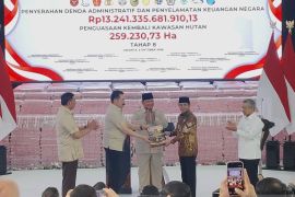 Disaksikan Presiden Prabowo, Satgas PKH serahkan 259.230 hektare lahan ke negara