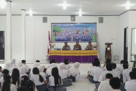 Polres Poso edukasi pelajar tentang wawasan kebangsaan dan bahaya radikalisme