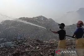 Kebakaran di TPAS Gunung Santri Cirebon: Api Merembet dari Lahan Gunung Leneng