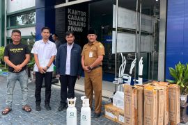 BPJS Kesehatan Tanjungpinang salurkan bantuan tabung oksigen untuk warga Penyengat