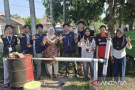 Mahasiswa KKN UNG kenalkan pirolisis ubah sampah plastik jadi energi