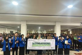 Sebanyak 210 mahasiswa baru Polita dikenalkan investasi emas sejak dini