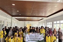 UI dan UiTM Malaysia berdayakan petani Cigombong Bogor lewat inovasi teh nilam