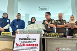 Kejari kembalikan dana perkara perbankan Rp2,35 miliar ke Bank Sulteng