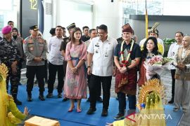 Di Kualanamu, Gubernur Sumut Bobby Nasution Sambut Kapolda Sonny Irawan