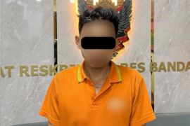 Polisi amankan porter Bandara Ngurah Rai diduga curi uang penumpang belasan juta rupiah