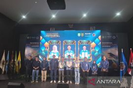 Program beasiswa IBFL PT SIS luluskan angkatan pertama dari Poliban