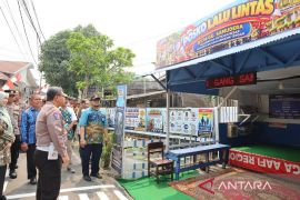 Semangat polisi bersama masyarakat Dirlantas sambang Kampung Tertib Lalu Lintas