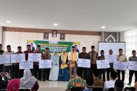 Kemenag menyalurkan bantuan tahap II KUA hingga masjid di Sumatera