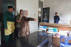 Plt. Bupati Langkat Tiorita sidak Kantor Camat Salapian, soroti disiplin dan pelayanan publik