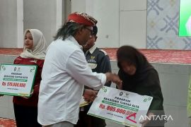 Baznas Temanggung salurkan ratusan beasiswa