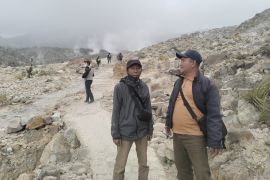 Jalur Pendakian TWA Papandayan dibuka kembali setelah fenomena blue fire hilang