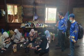 Bupati HSU dorong kerajinan ilung tembus pasar internasional