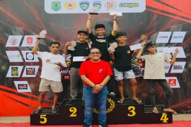 Bupati HSU tutup kejuaraan Drag Bike HUT Ke-81 TNI