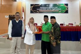 Tim PkM Fisip Unand perkuat kapasitas politik anggota parpol di Pariaman