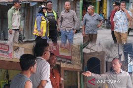Wali Kota Tanjungbalai ingatkan pelaku usaha tidak gunakan badan jalan