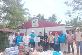 Bantuan YBM PLN UP3 Padang Hadirkan Semangat di Tengah Banjir Bandang