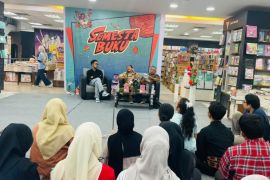 Dosen Bahasa Indonesia FKIP UMSU bedah buku sastrawan nasional