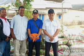Anggota DPRD Babel serahkan bantuan untuk korban kebakaran Serdang