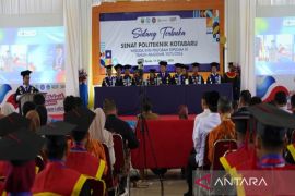 Kotabaru Polytechnic produces 491 graduates