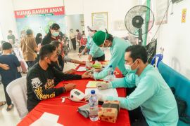 Nakes Puskesmas Ampah bersyukur, operasi katarak gratis permudah akses layanan mata warga