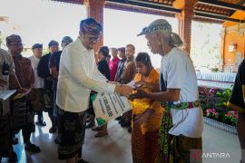 Badung berkomitmen tingkatkan kesejahteraan warga dengan salurkan bansos disabilitas dan BRLH