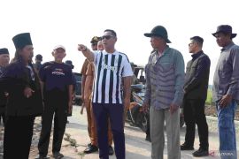 Bupati Bekasi tinjau wilayah perbatasan respons keluhan warga