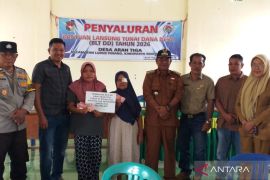 Pemdes Arah Tiga salurkan BLT Dana Desa ke keluarga miskin ekstrim