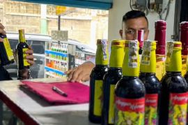 Polres Subang sita ratusan botol minuman beralkohol berbagai merk di wilayah Ciater