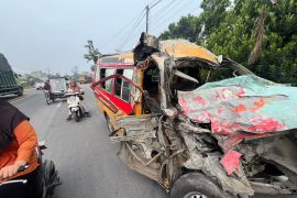 Tabrakan beruntun di Perbaungan, sopir angkot tewas dan 9 orang terluka